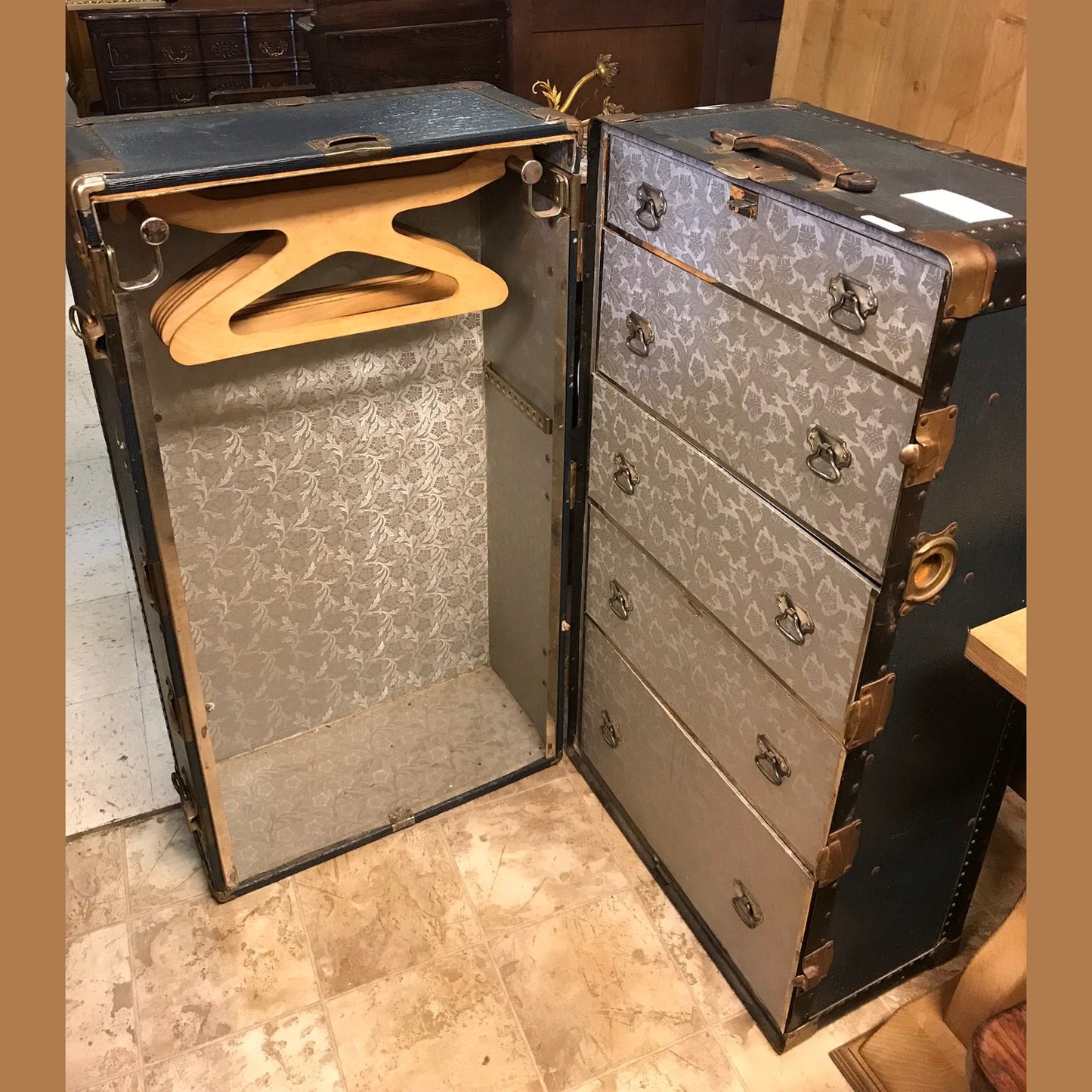 Vintage American Steamer Trunk #411