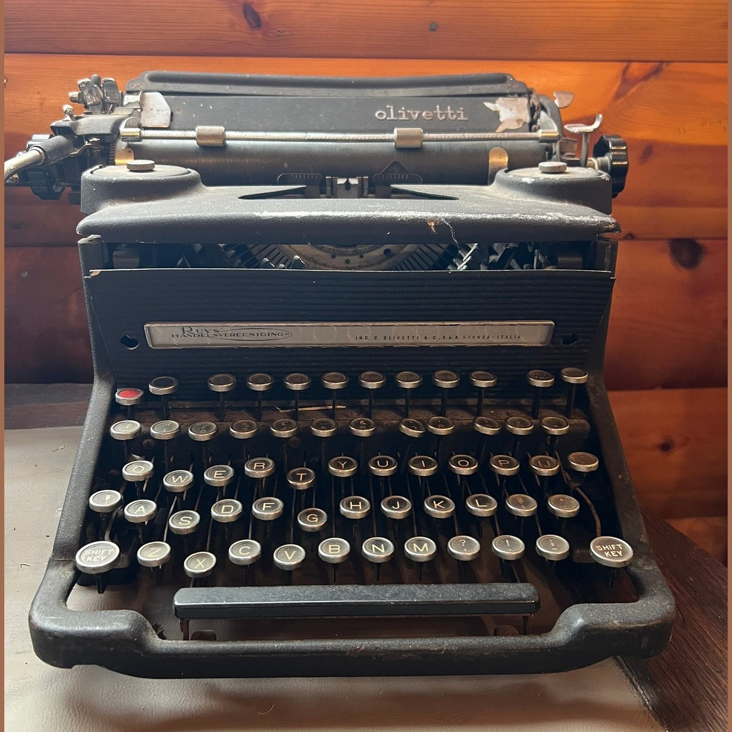 Vintage Typewriter - Olivetti #330