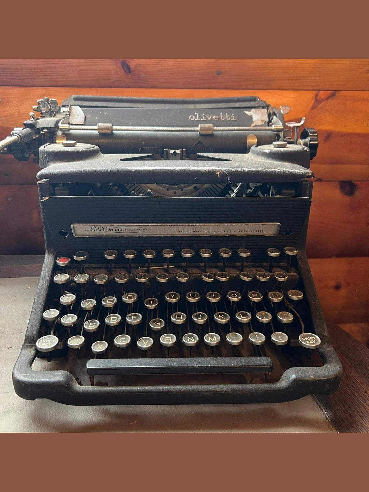 Vintage Typewriter - Olivetti #330