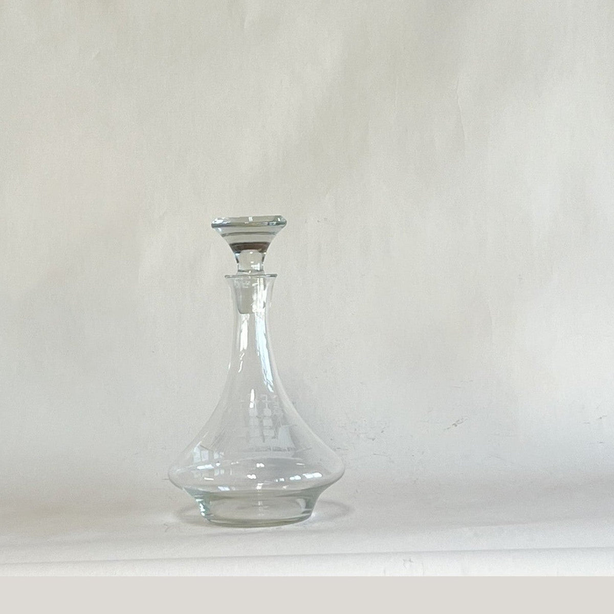 Decanter with ship etching
