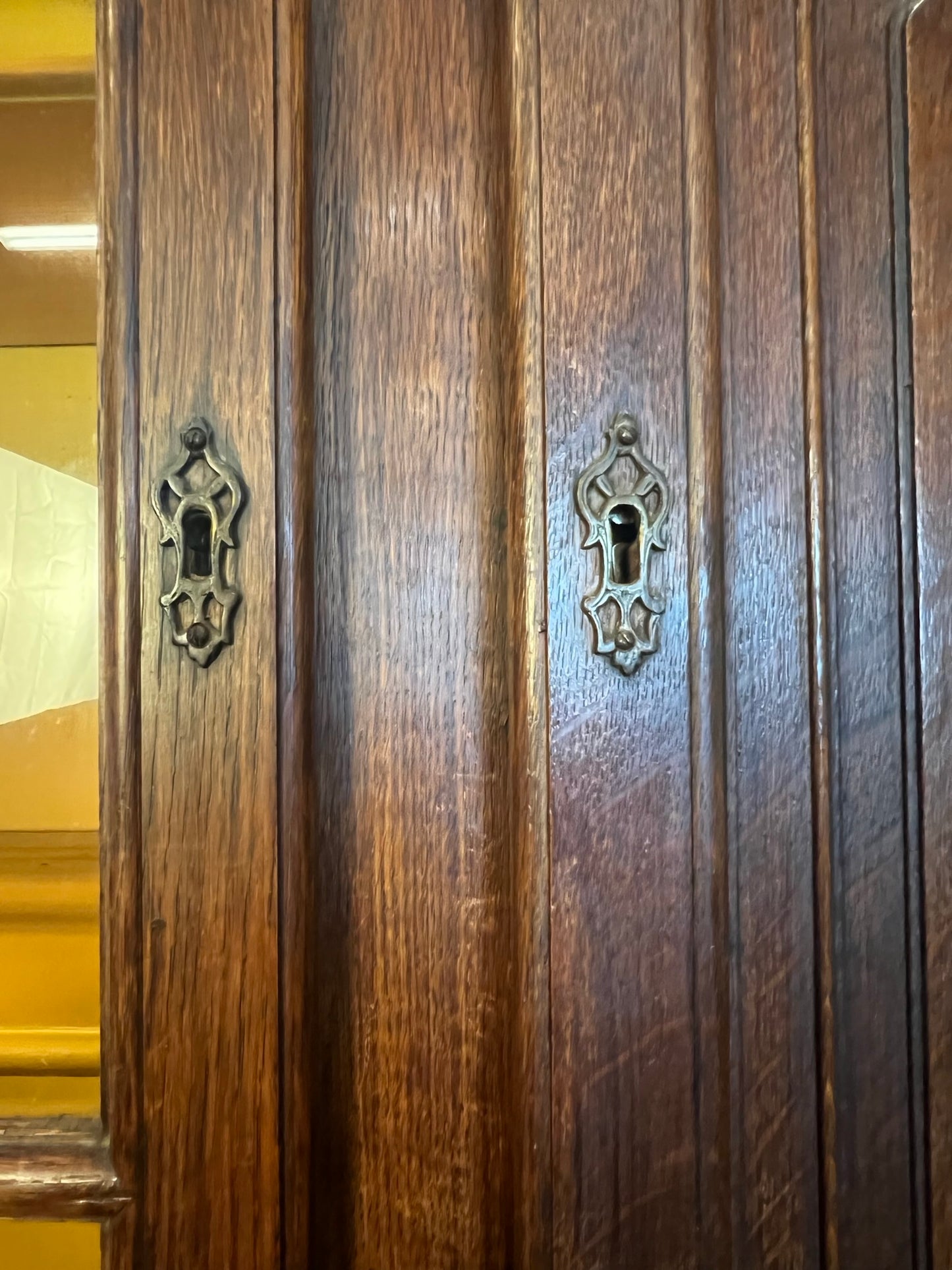 Antique French Oak Hutch with Clock & Carved Details, Early 1900s