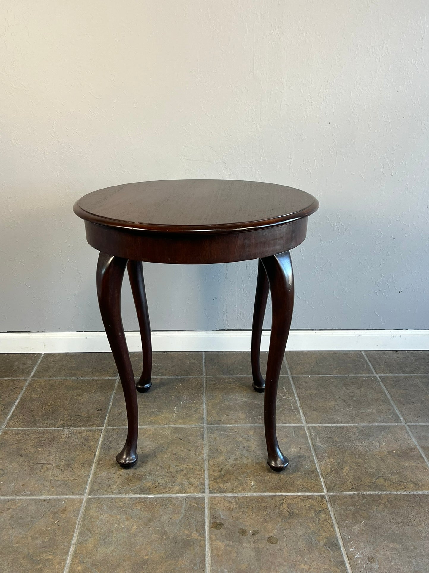 Vintage Austrian Walnut Side Table – Round Top with Elegant Cabriole Legs