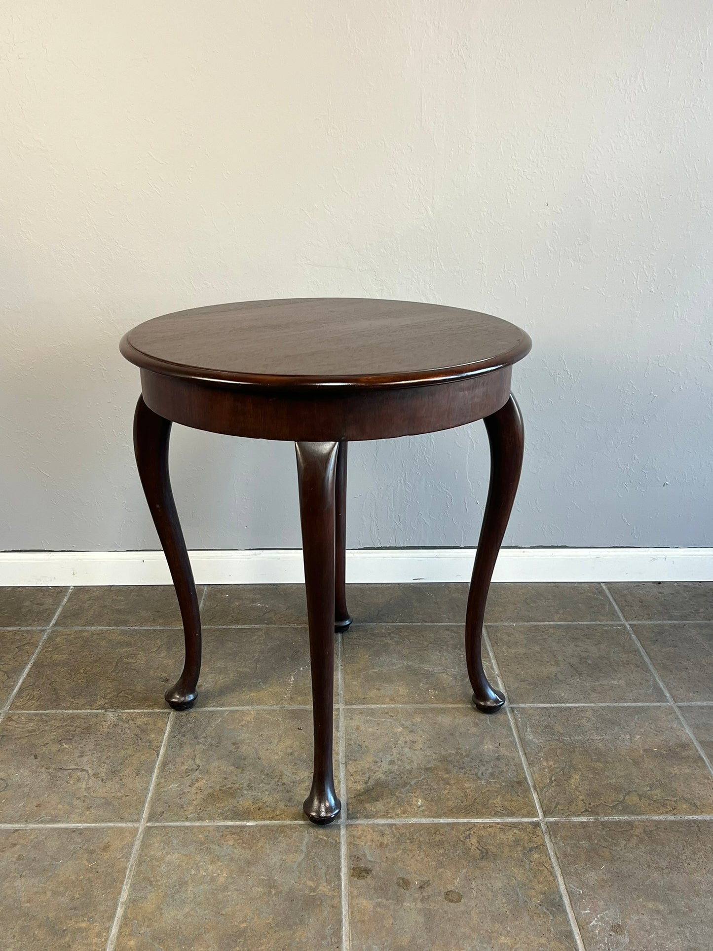 Vintage Austrian Walnut Side Table – Round Top with Elegant Cabriole Legs