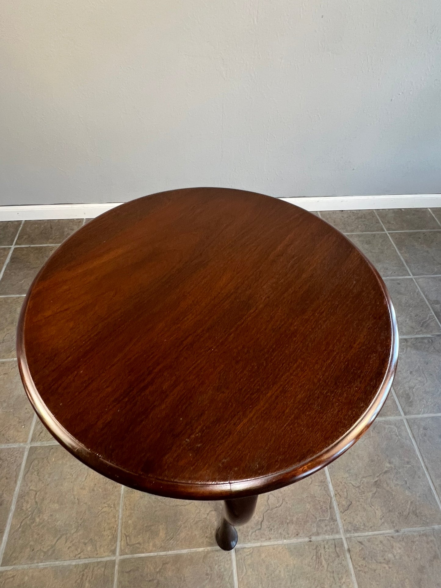 Vintage Austrian Walnut Side Table – Round Top with Elegant Cabriole Legs