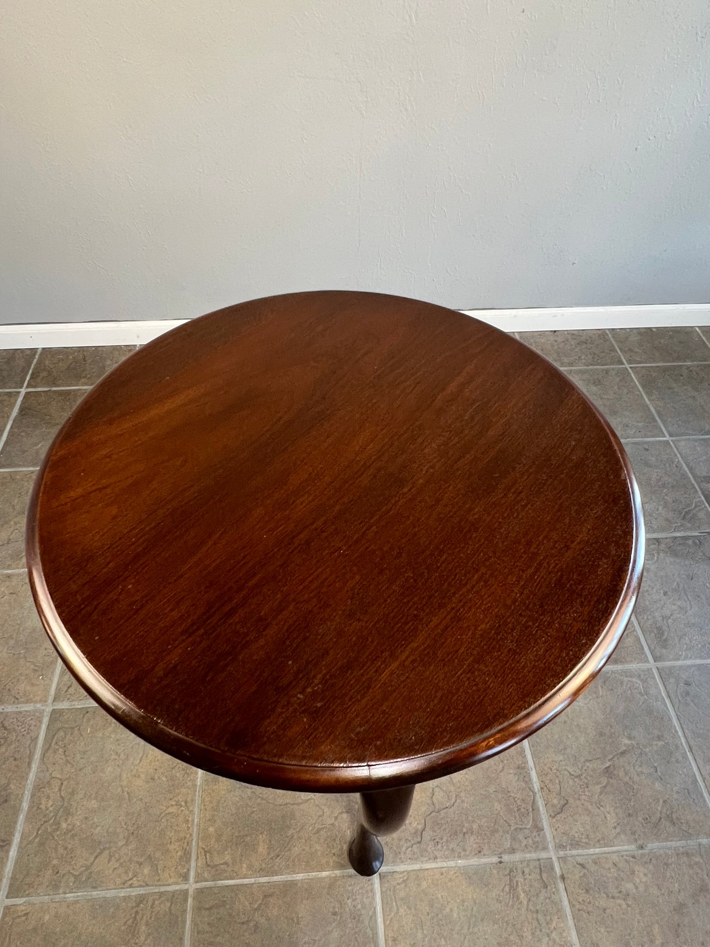Vintage Austrian Walnut Side Table – Round Top with Elegant Cabriole Legs