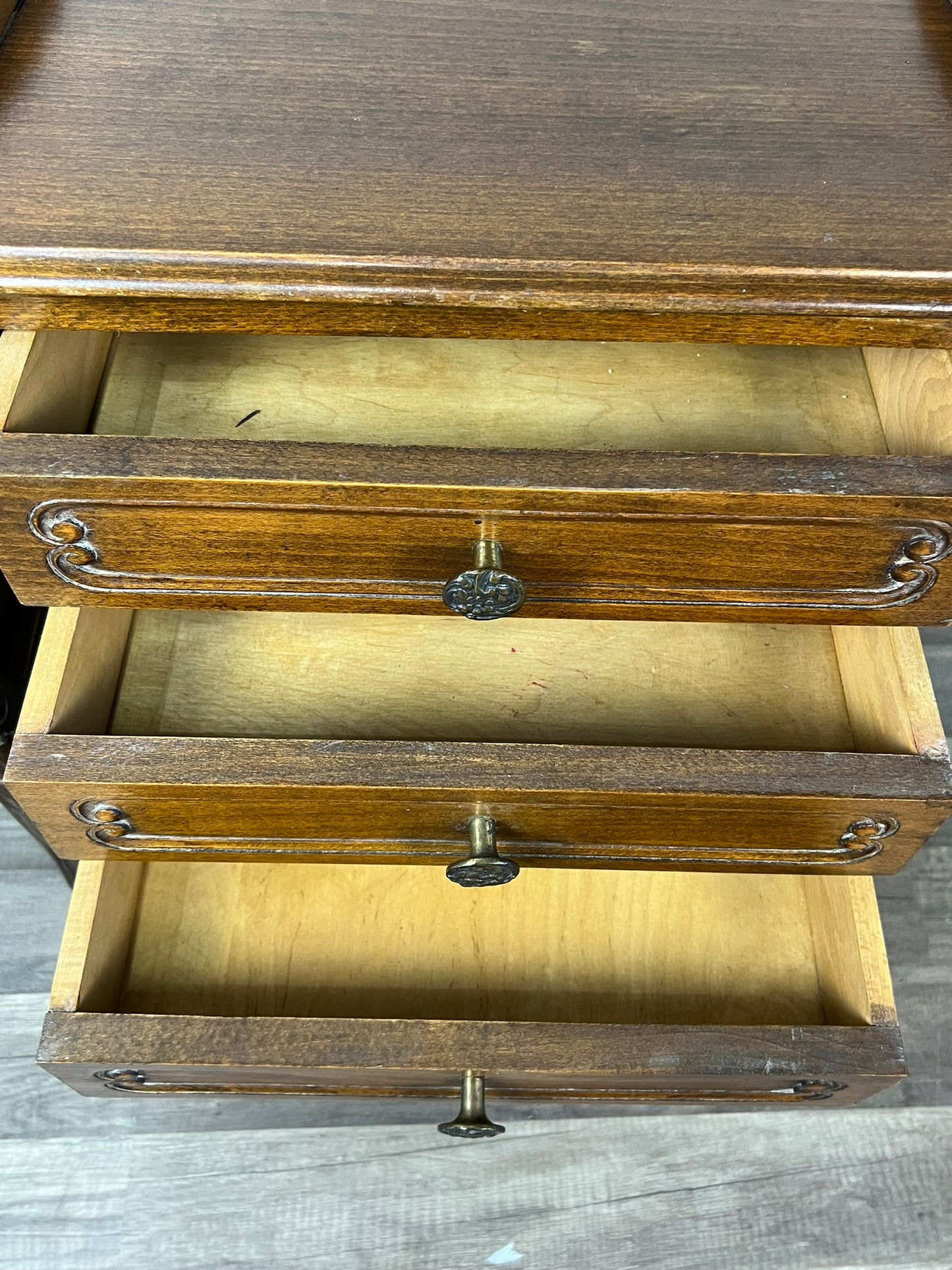 Pair of Vintage Belgian Oak Nightstands – Louis XV Style Bedside Tables with Drawers #526