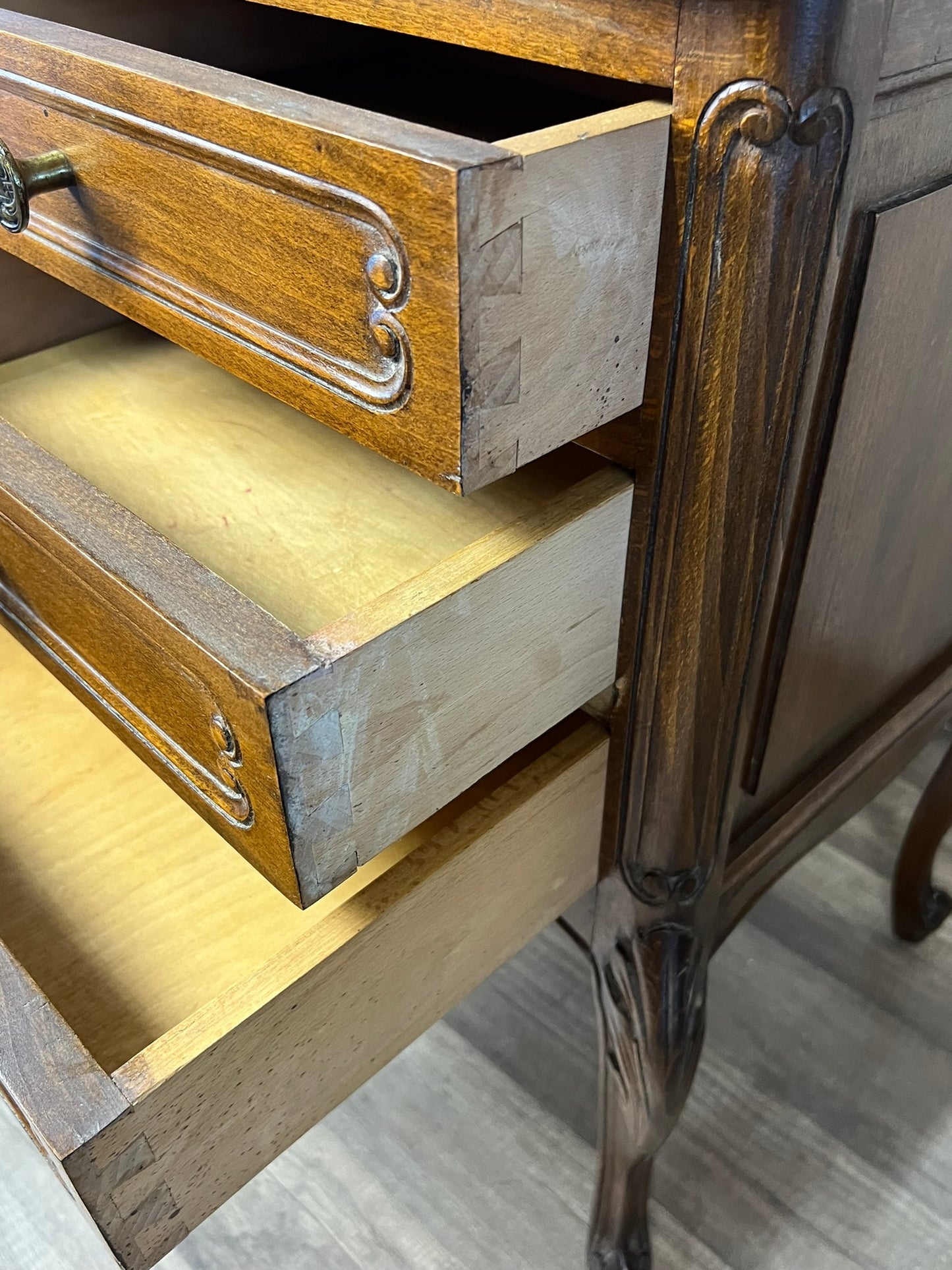 Pair of Vintage Belgian Oak Nightstands – Louis XV Style Bedside Tables with Drawers #526