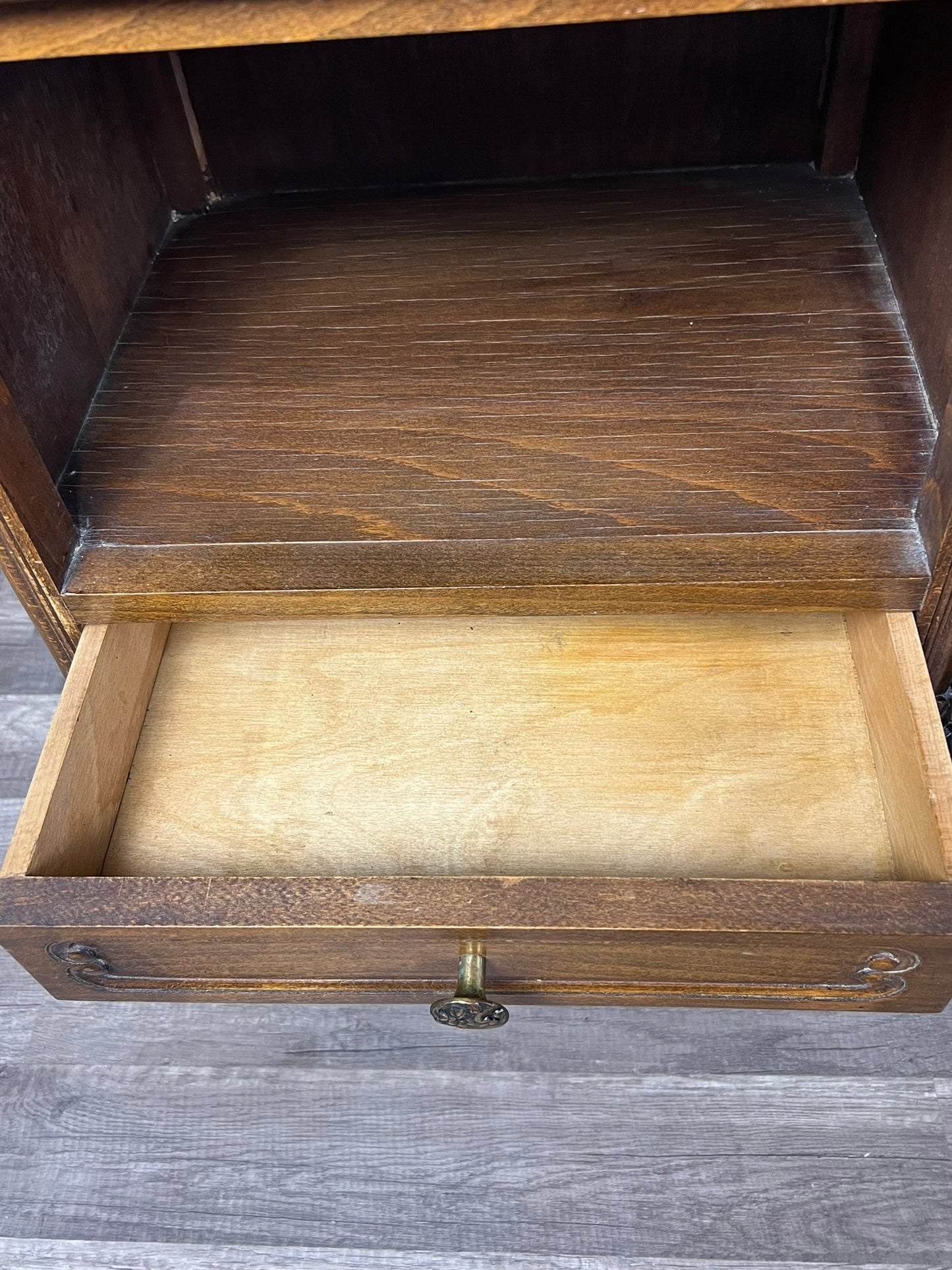 Pair of Vintage Belgian Oak Nightstands – Louis XV Style Bedside Tables with Drawers #526