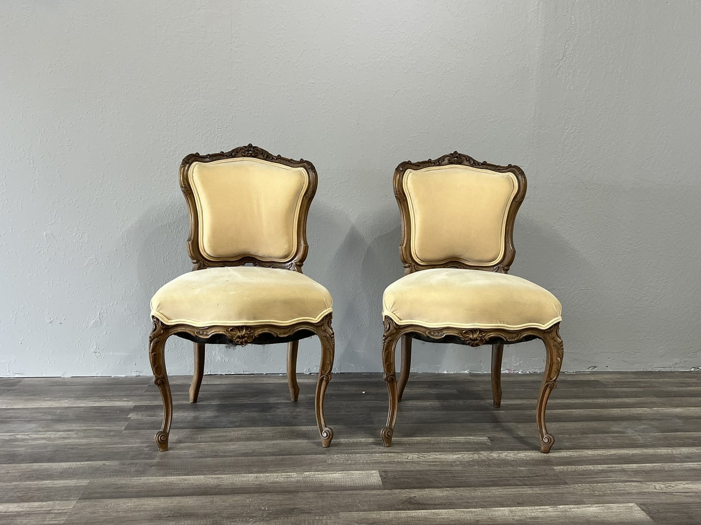 Antique French Walnut Louis XV Chairs – Pair of 19th Century Accent Chairs