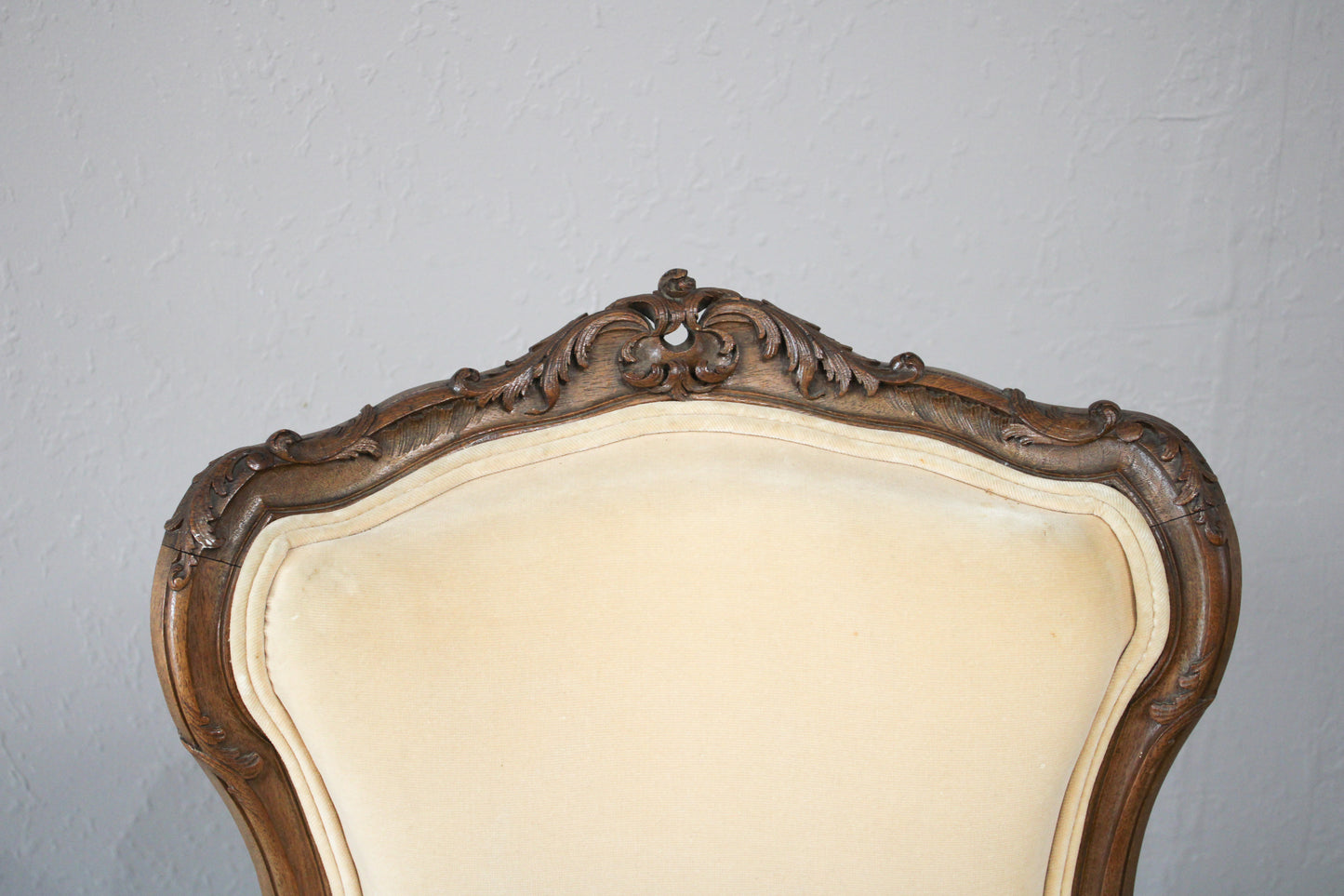 Antique French Walnut Louis XV Chairs – Pair of 19th Century Accent Chairs