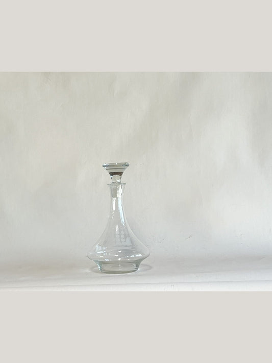 Decanter with ship etching