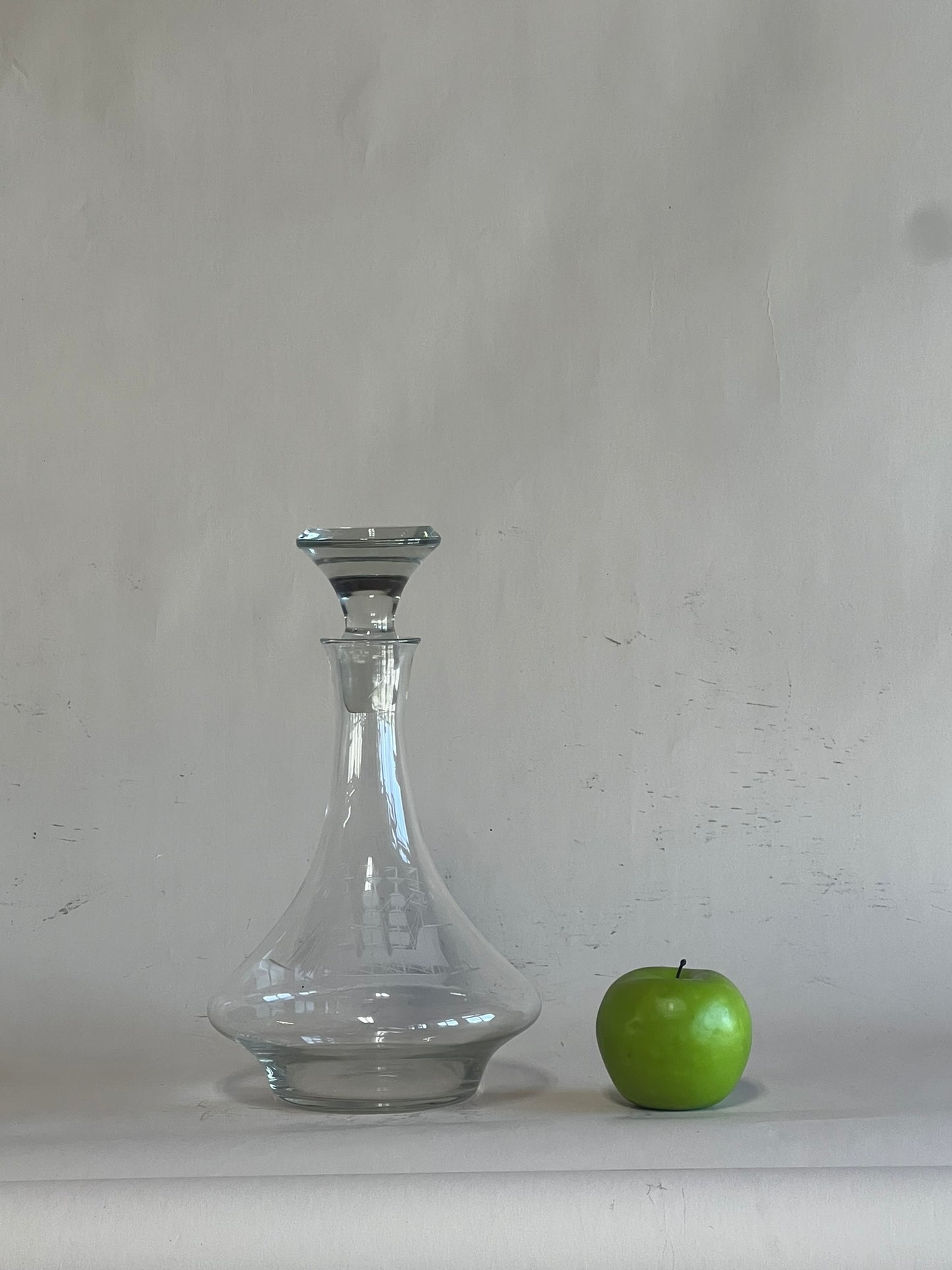 Decanter with ship etching
