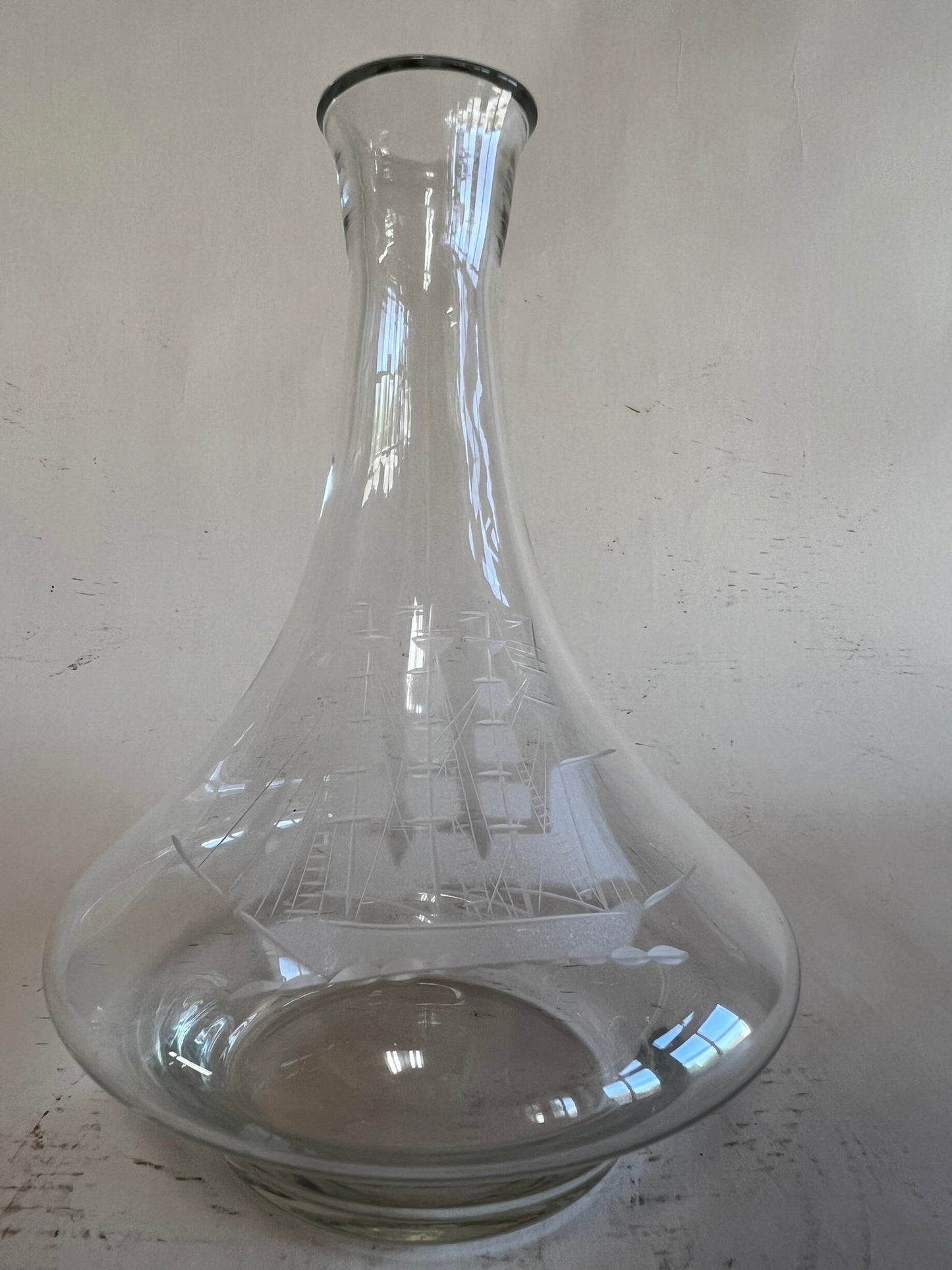 Decanter with ship etching