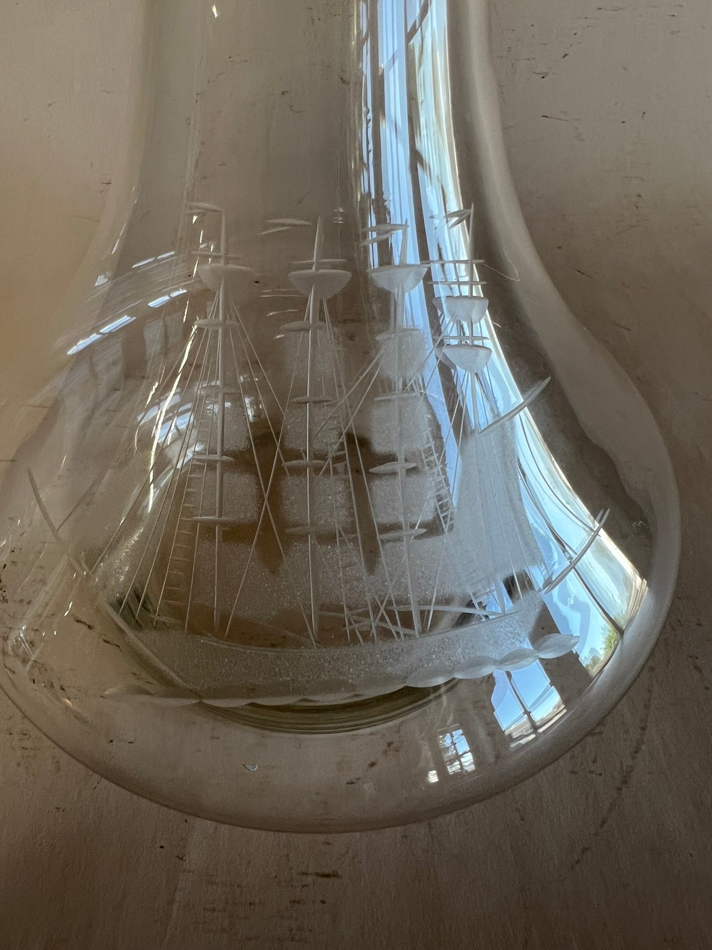Decanter with ship etching