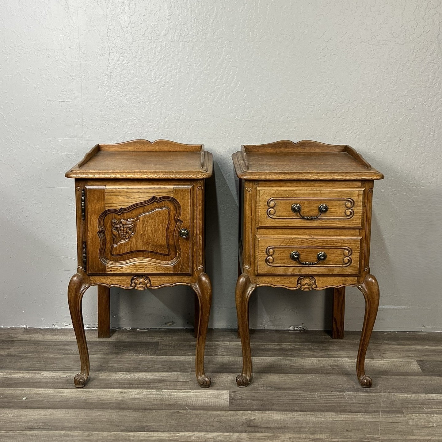 Pair of Vintage Belgian Oak Nightstands – Louis XV Style Bedside Tables with Drawers #643