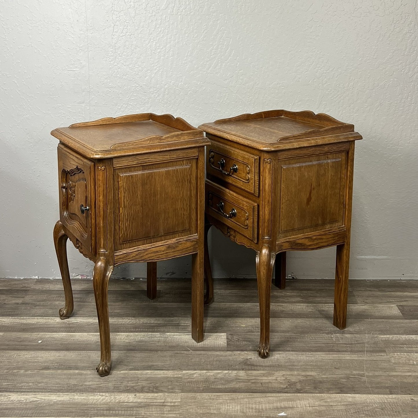 Pair of Vintage Belgian Oak Nightstands – Louis XV Style Bedside Tables with Drawers #643