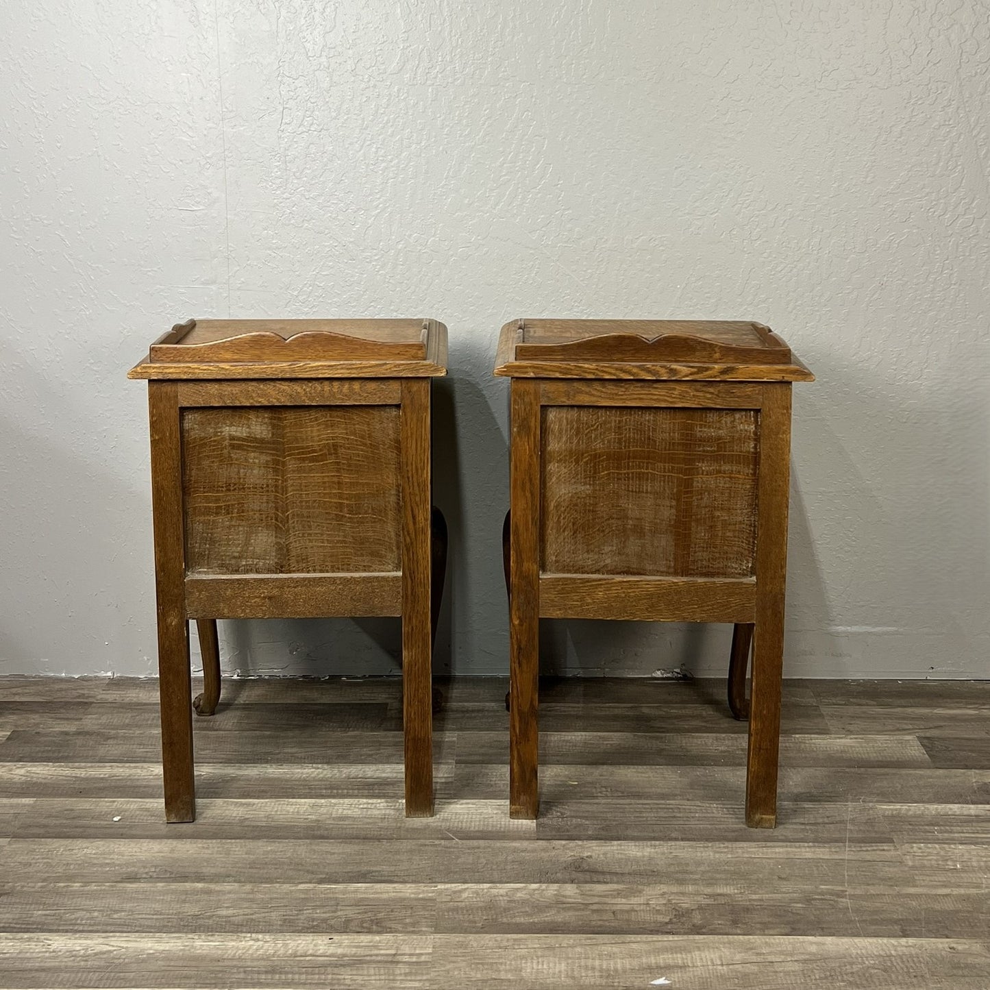 Pair of Vintage Belgian Oak Nightstands – Louis XV Style Bedside Tables with Drawers #643