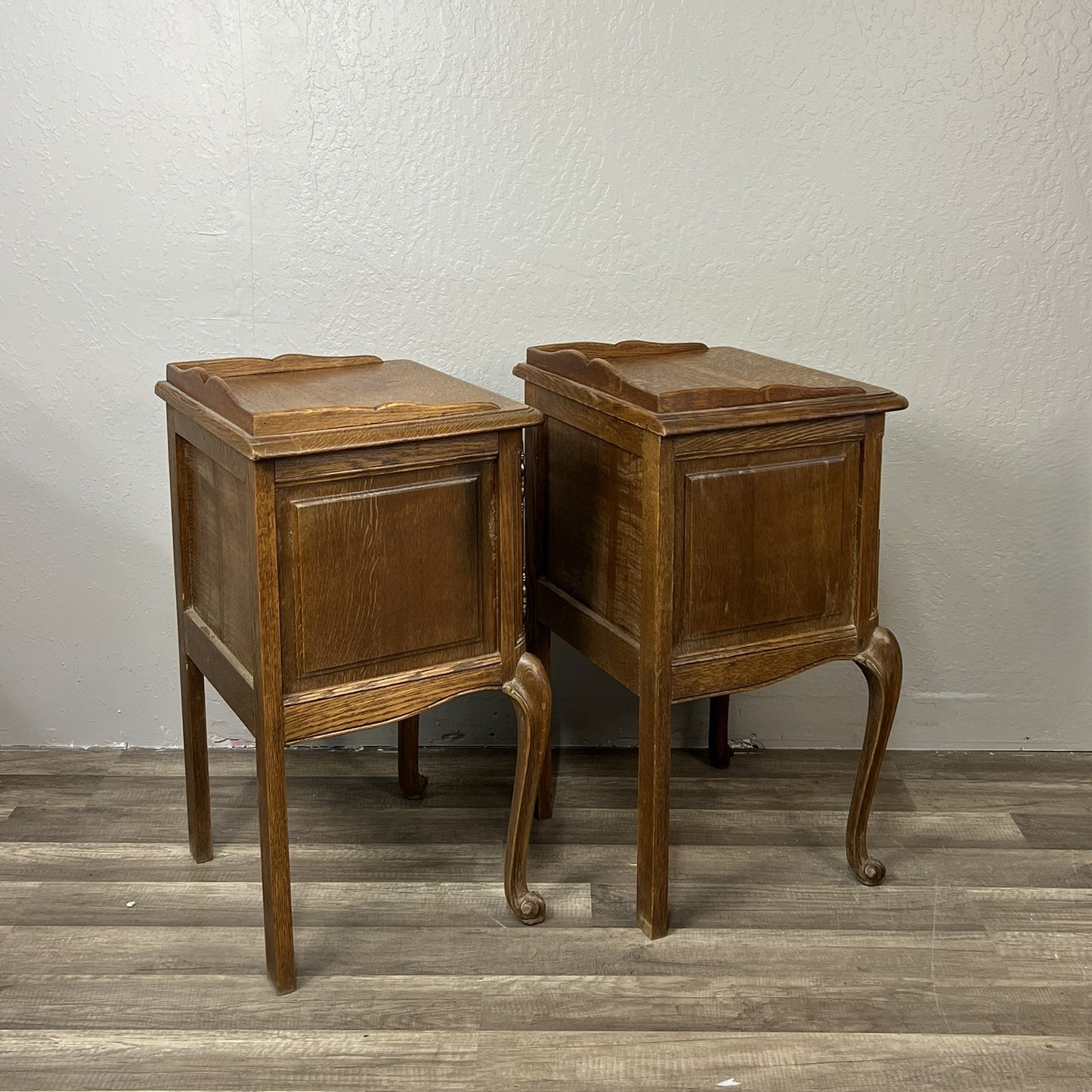 Pair of Vintage Belgian Oak Nightstands – Louis XV Style Bedside Tables with Drawers #643