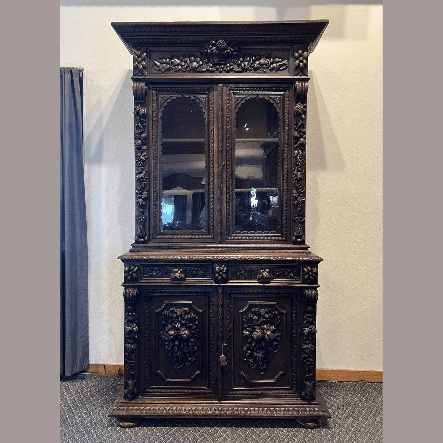 Antique French Normandy Solid Oak Hutch, Early 20th Century