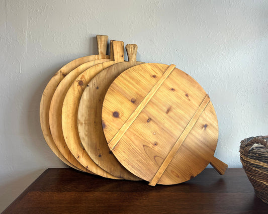 Vintage German Pine Round Breadboard – Rustic European Kitchen Décor