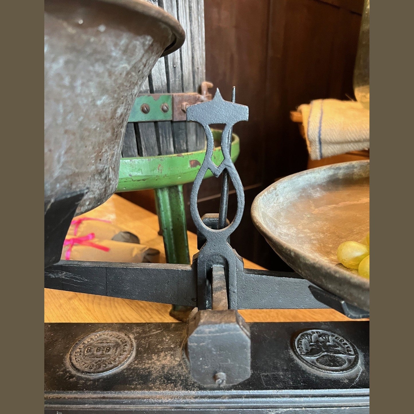 Vintage European Iron Scale - Black, Medium, #365